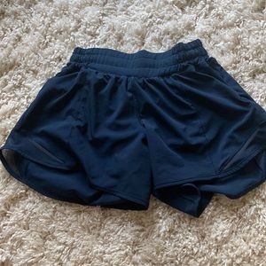 Navy Lululemon Hotty hots size 2 4’